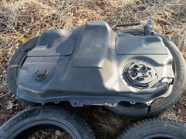 Réservoir de carburant Mitsubishi Lancer Evolution X image 3