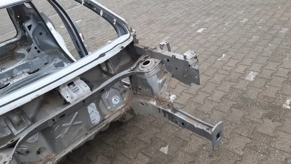 Jeep Cherokee KL vänster framskärm OEM ACM10099 image 3