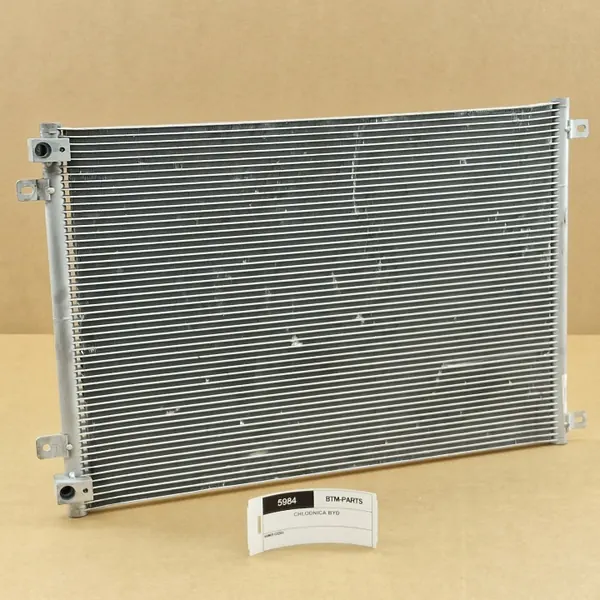 Radiateur d'eau BYD SEAL OEM 8105010 - Occasion image 2