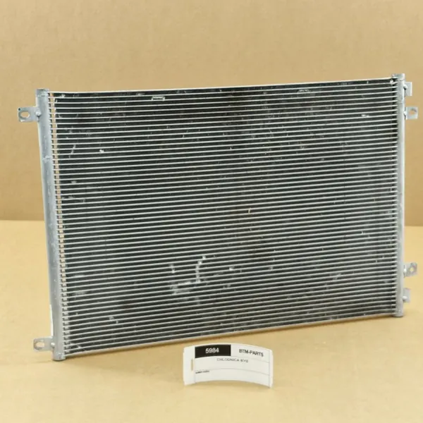Radiateur d'eau BYD SEAL OEM 8105010 - Occasion image 3