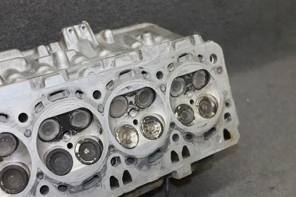 BMW F01 F07 F10 F12 5.0i N63B44A Cabeza de Cilindro Derecha 1-4 image 7