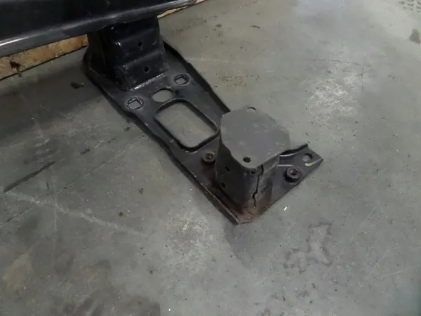 MINI COOPER R56 R57 Etupuskuri Tuki image 4