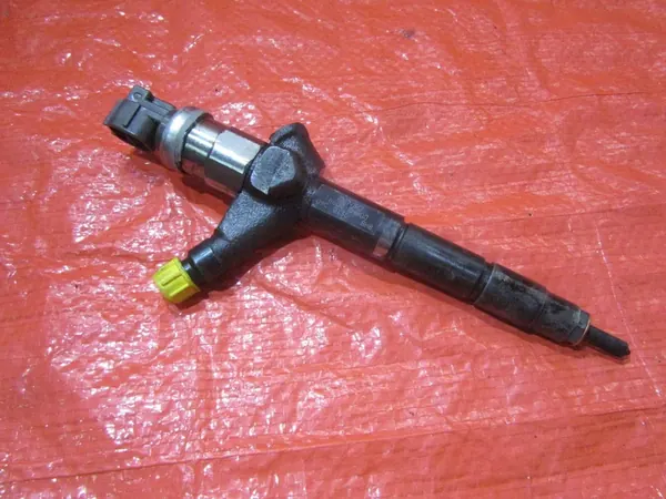 Nissan X-Trail 2.2D Injektor OE 16600-8H800 image 3