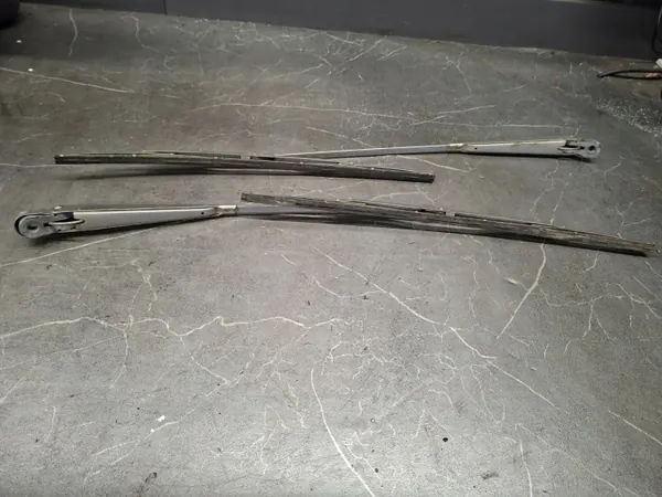 Mercedes W116 voorruitenwisserarm OEM ramie wyciearczek przod image 2