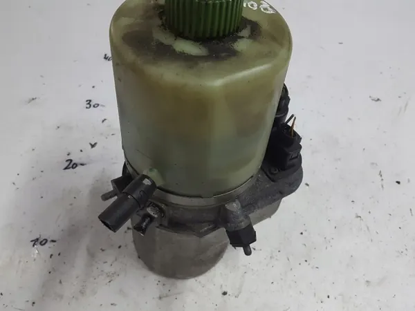 Pompe de direction OEM 6R0423156B pour Audi A1 image 4