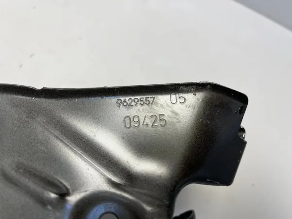 Vänster stänkskärmsfäste OEM 9629557 BMW X2 U10 image 3
