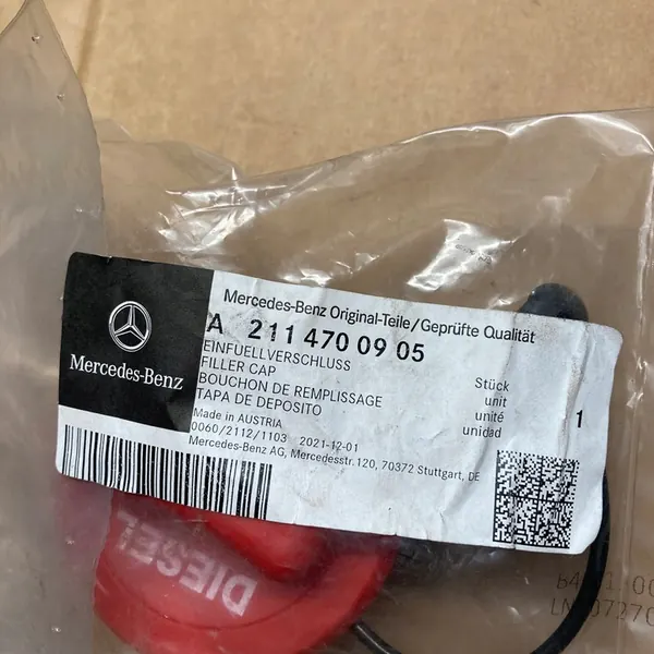 TAPÓN DE COMBUSTIBLE MERCEDES BENZ DIESEL A2114700905 image 2