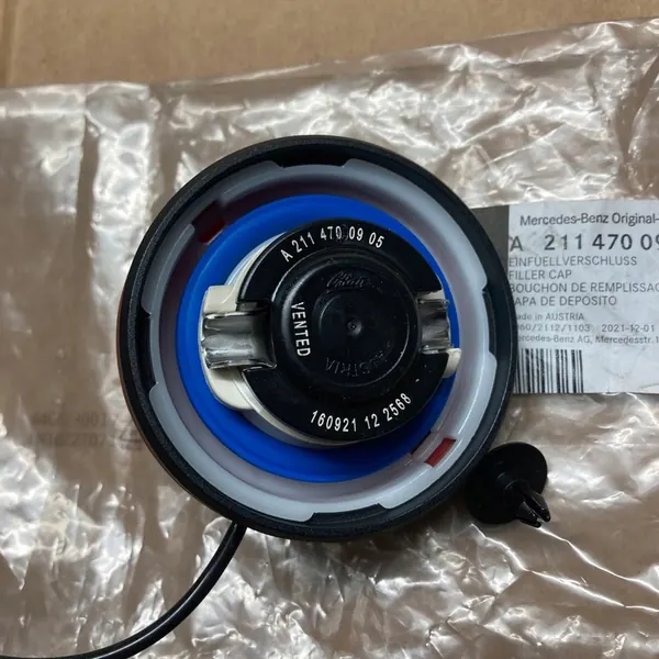TAPÓN DE COMBUSTIBLE MERCEDES BENZ DIESEL A2114700905 image 4
