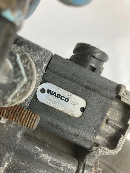 Válvula de relé de controlo DAF 105 XF OEM 1315693 image 6
