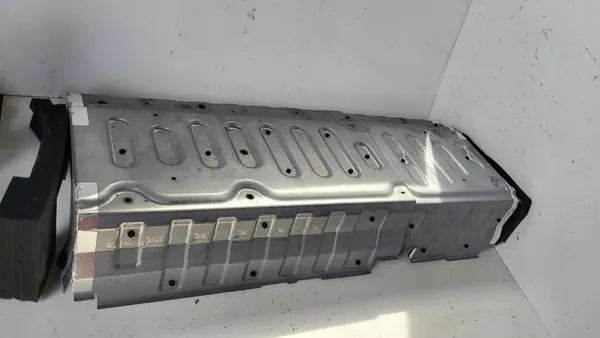 Mitsubishi Outlander III PHEV 13- Boîtier d'Inverter de Batterie image 1