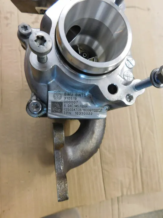 Turbo VW T-ROC 1.0 FSI 04C145703H image 4