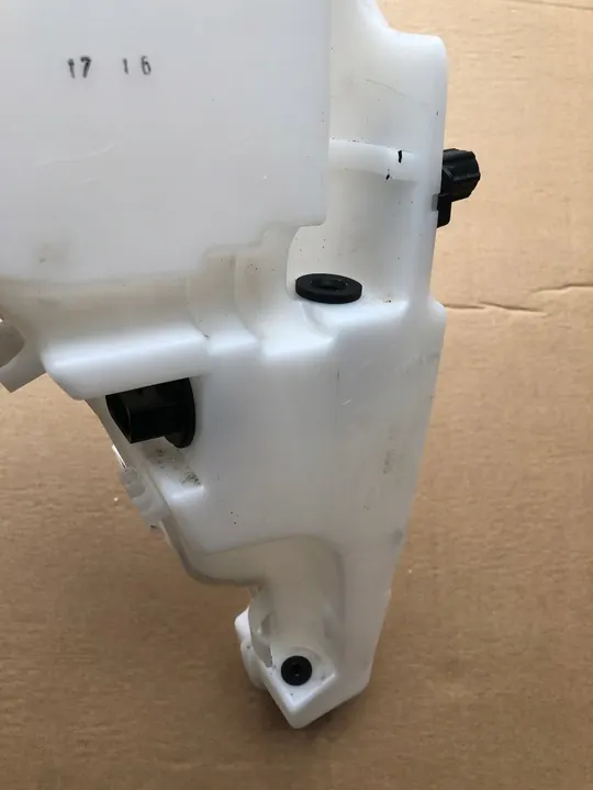 Audi A7 2010-2018 Pyyhkijännestepullot 4G8955451J image 3