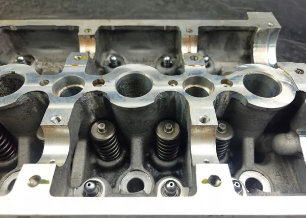 Culasse Range Rover Evoque 2.2d OEM 9651569780 image 3