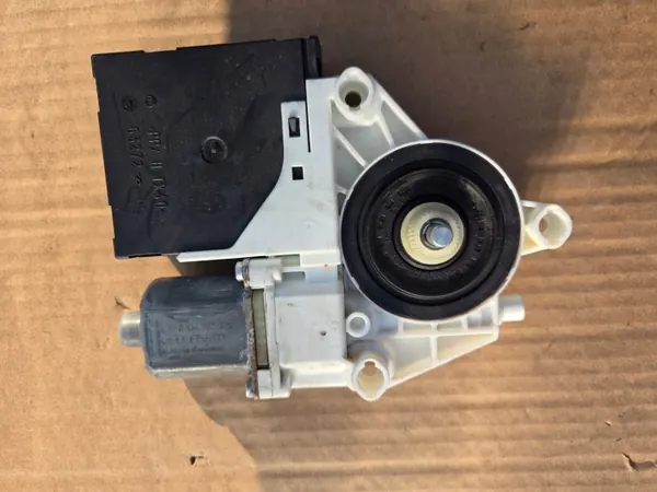 Motor elevador OEM 5M1837402Q Direito Dianteiro image 3