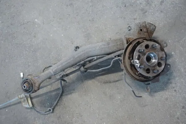 OEM RAV4 II PIASTA PT 2,0 D4D Oikea takapyörännavan image 2