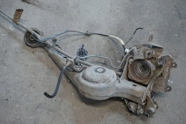 OEM RAV4 II PIASTA PT 2,0 D4D Oikea takapyörännavan image 5