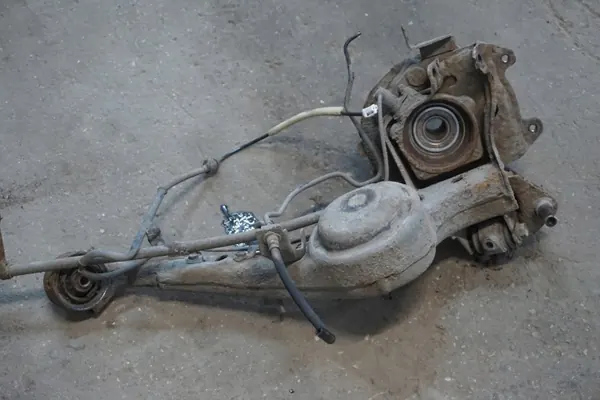 OEM RAV4 II PIASTA PT 2,0 D4D Oikea takapyörännavan image 6