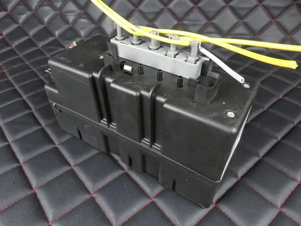 Mercedes S W220 central låspump OEM 2208000348 image 3