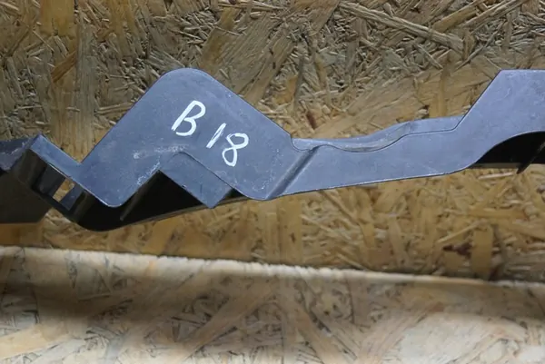 Support de phare avant droit VW Golf VI 5K0807572H image 4