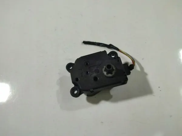 OEM H7102Ua42 Lämmitysluukku Opel Zafira 1.8L image 2