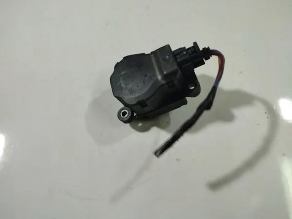 OEM H7102Ua42 Lämmitysluukku Opel Zafira 1.8L image 3