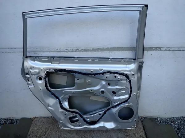 Vänster bakdörr Toyota Verso R2 2009-2018 OEM 670010F020 image 7