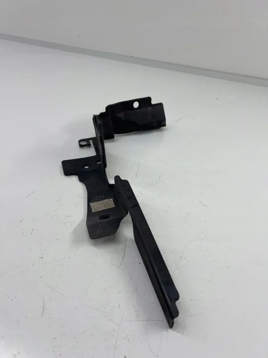 Jaguar F-Pace Kylarfästpanel OEM HK83001A05AC image 2