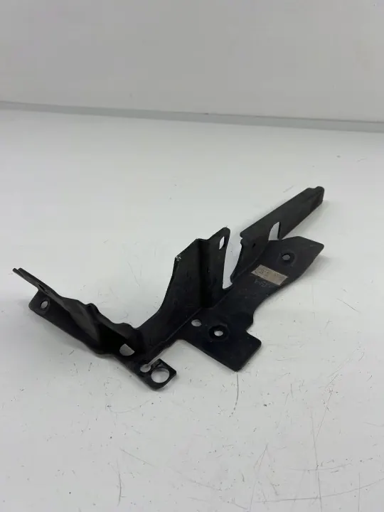 Jaguar F-Pace Kylarfästpanel OEM HK83001A05AC image 3