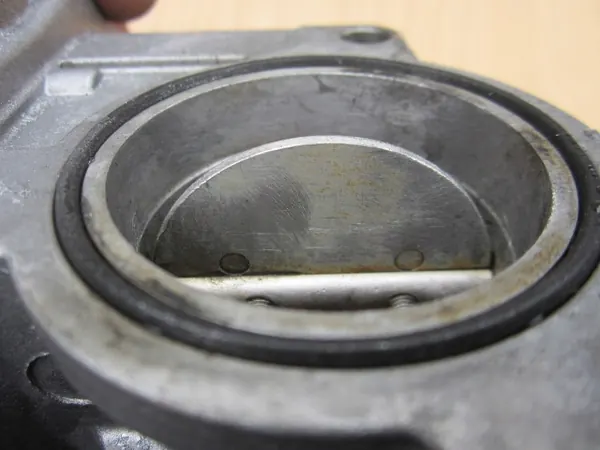 Corpo de borboleta VW Audi 1.6 TDI 03L128063Q OEM image 10