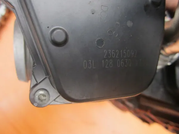 Corpo de borboleta VW Audi 1.6 TDI 03L128063Q OEM image 3