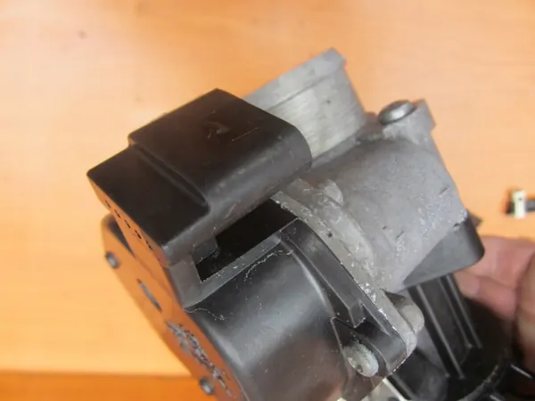 Corpo de borboleta VW Audi 1.6 TDI 03L128063Q OEM image 7