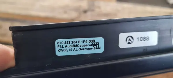 Joint de Porte Droit Audi A5/S5 8T OEM 8T0853284E image 9