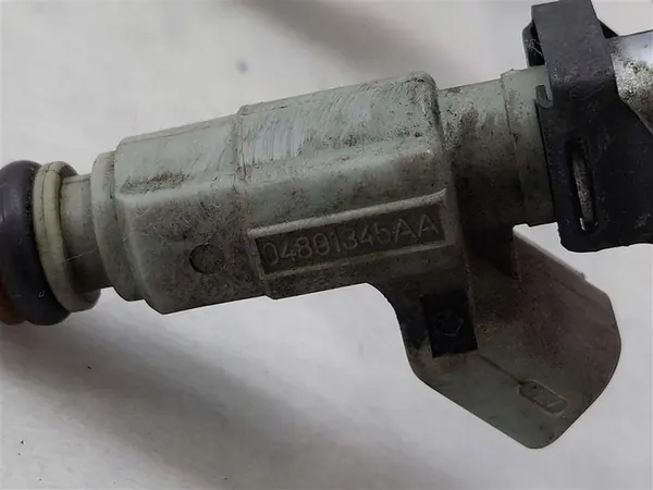 Rampe d'injecteurs Chrysler PT Cruiser 2000-2010 2.0 04891345AA image 4
