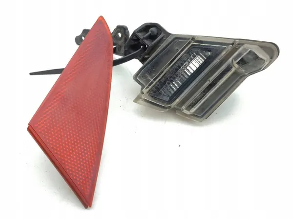 Lexus UX 2020 Heckstoßstangenleuchte OEM AMD195827 image 2