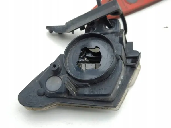 Lexus UX 2020 Heckstoßstangenleuchte OEM AMD195827 image 8