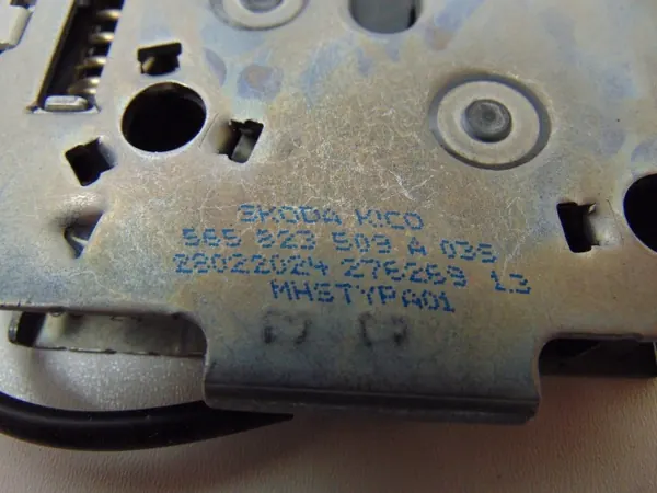 OEM 565823509A Verrou de Capot Groupe VAG - Partie Inférieure image 5