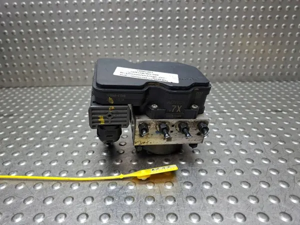 Pompe ABS OEM S25154872 pour Toyota Corolla image 2