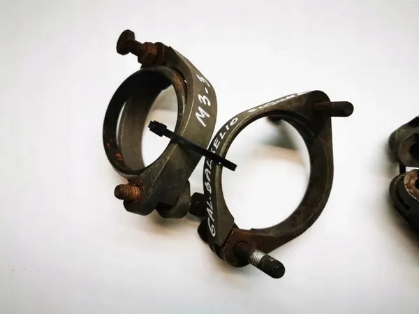 BMW M3 2005 Pakoputken pidike OEM AAA35411 image 4