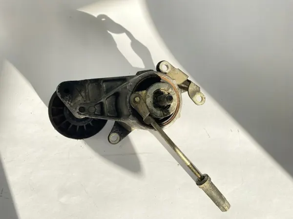 Tensor de Correa Mercedes OEM ŁAPA/SDV10628 - Usado image 8