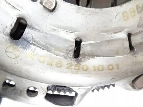 Kaksimassainen vauhtipyörä Mercedes W246 B-luokka 1.5 CDI OEM image 2