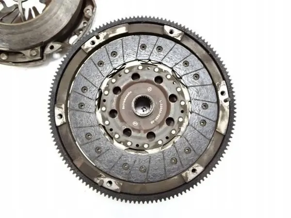 Kaksimassainen vauhtipyörä Mercedes W246 B-luokka 1.5 CDI OEM image 7