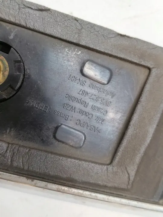 Moldura Cromada OEM 3V5827487 para Maletero Skoda Superb III image 3