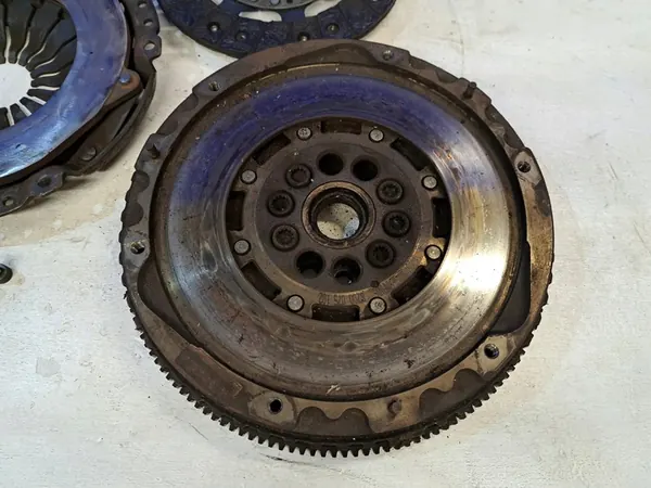 Volvo S60 2001 Volante de Dupla Massa image 7