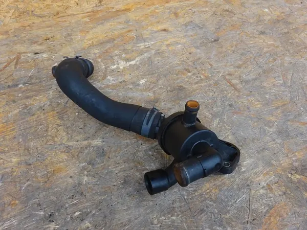 AUDI A3 8P GOLF VI SHARAN 7N Carcasa de Termostato 03L121111AE image 2