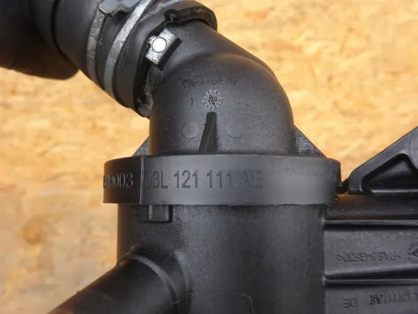 AUDI A3 8P GOLF VI SHARAN 7N Carcasa de Termostato 03L121111AE image 4