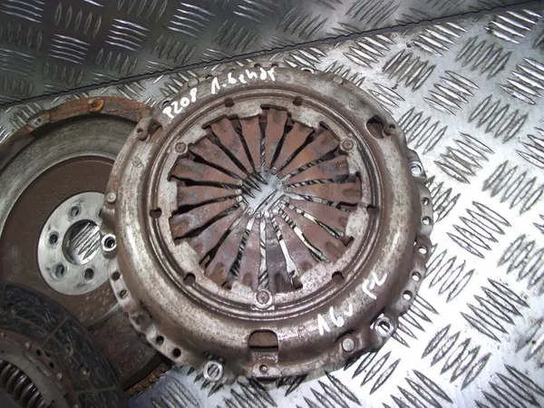 Kytkin Peugeot 208 1.6E-HDI image 2