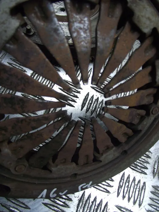 Kytkin Peugeot 208 1.6E-HDI image 6