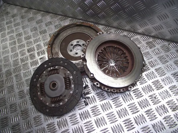 Kytkin Peugeot 208 1.6E-HDI image 7