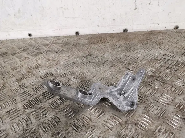 Infiniti Q50 Luftfilterhusfäste OEM FBZ14041 image 2