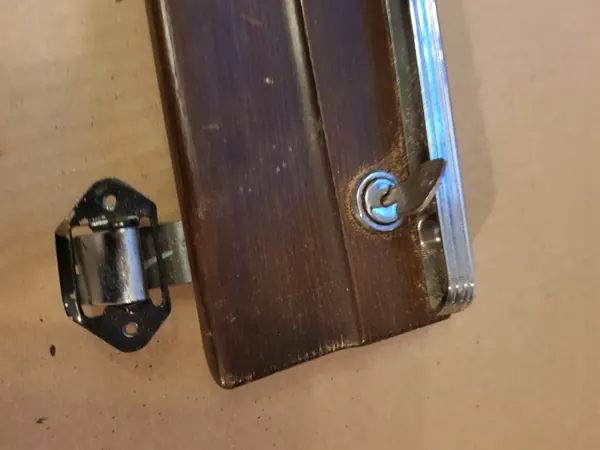 Mercedes W111 handskfackslås med nyckel - Begagnad image 3